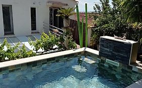 Logement De Charme Avec Piscine Et Jacuzzi